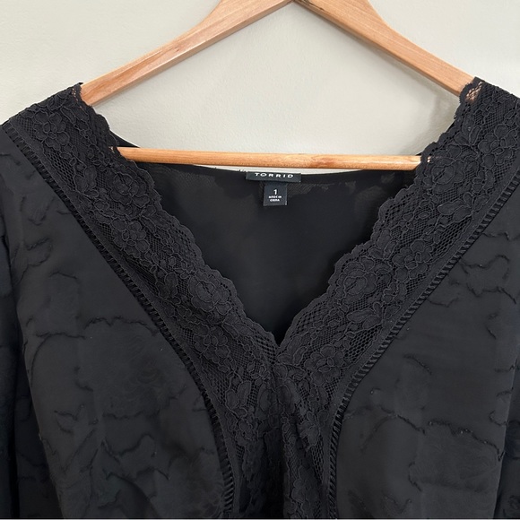 Torrid Black lace blouse 1X - Picture 8 of 8